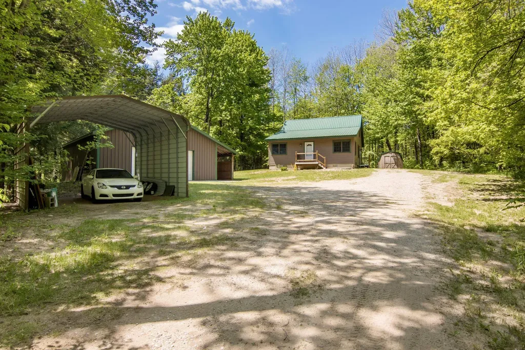 16862 Healy Lake Road Springdale Township MI 49683