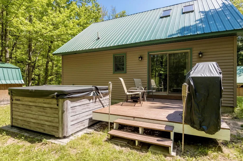 16862 Healy Lake Road Springdale Township MI 49683