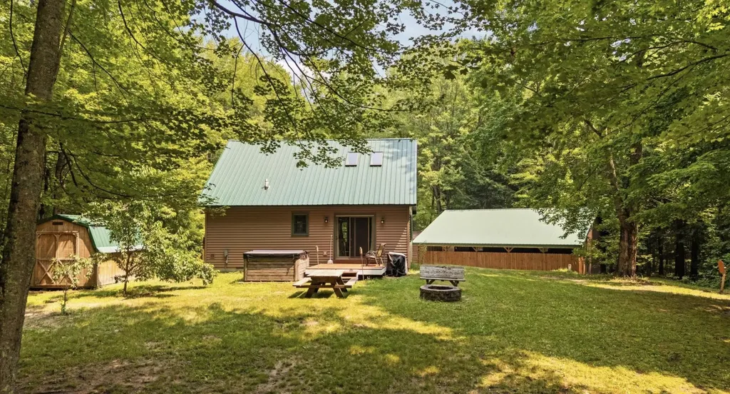 16862 Healy Lake Road Springdale Township MI 49683