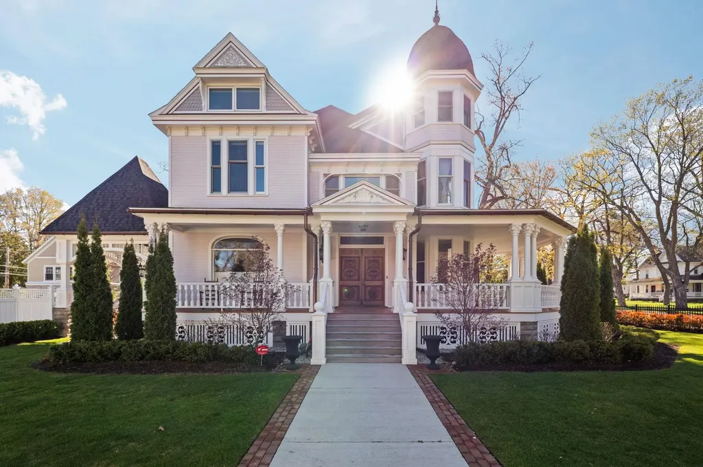 229 Wellington Street Traverse City City MI 49686