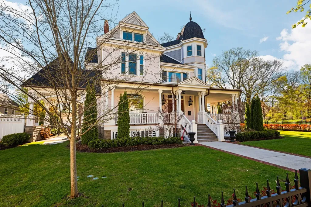 229 Wellington Street Traverse City City MI 49686