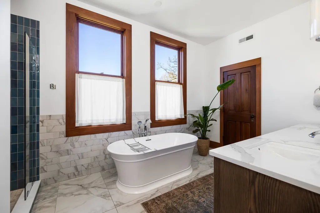 229 Wellington Street Traverse City City MI 49686