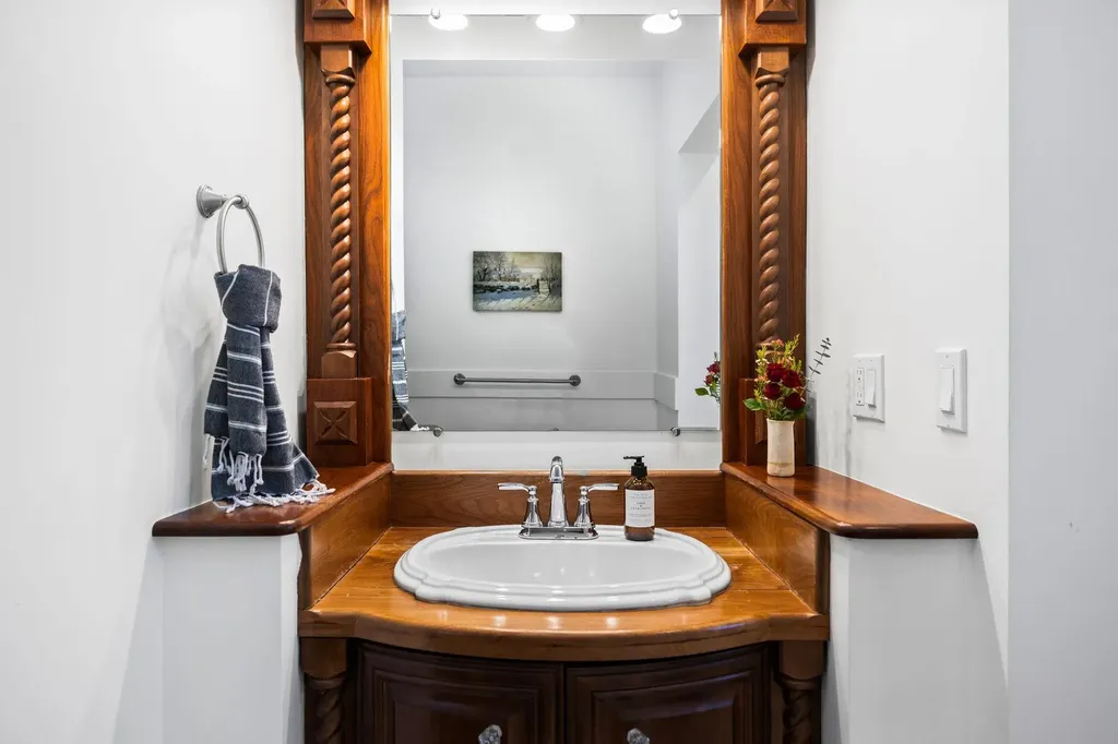 229 Wellington Street Traverse City City MI 49686