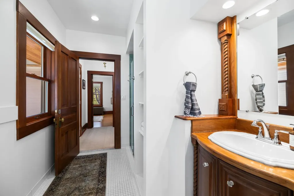 229 Wellington Street Traverse City City MI 49686