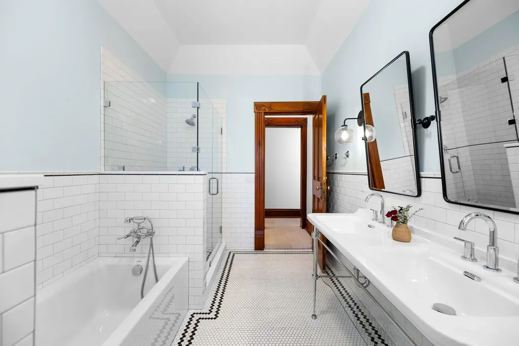 229 Wellington Street Traverse City City MI 49686