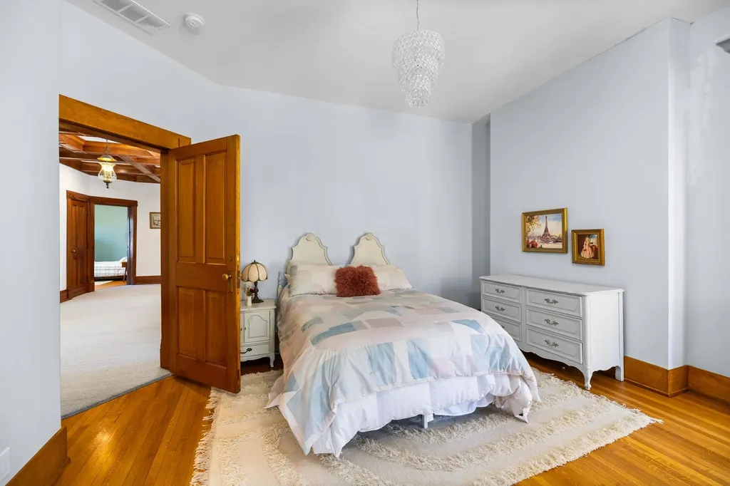 229 Wellington Street Traverse City City MI 49686