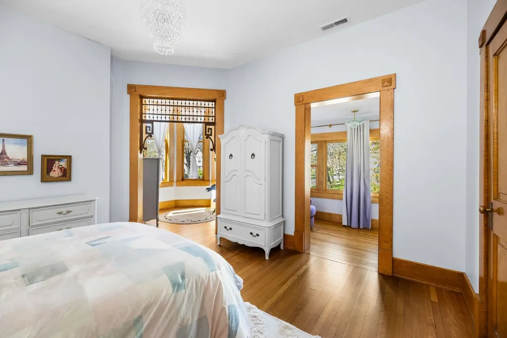 229 Wellington Street Traverse City City MI 49686