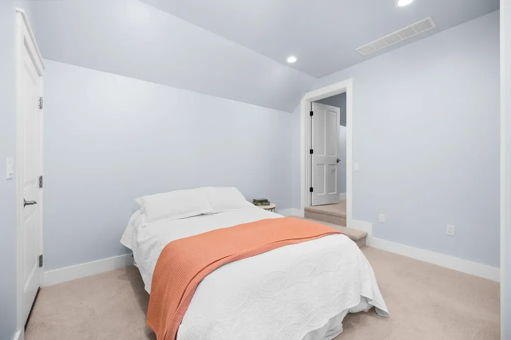 229 Wellington Street Traverse City City MI 49686