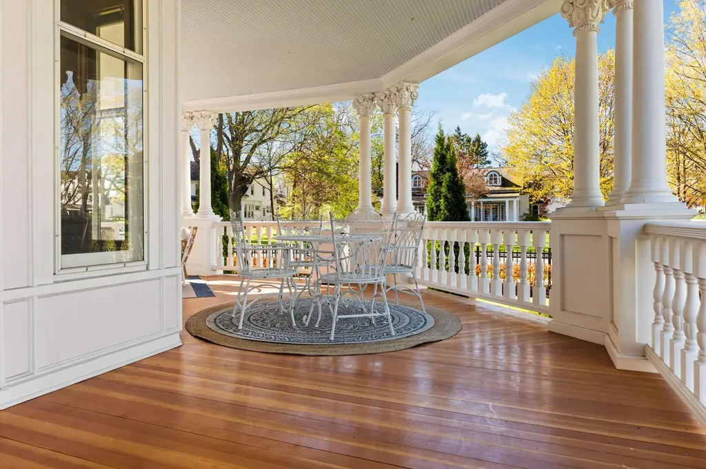 229 Wellington Street Traverse City City MI 49686