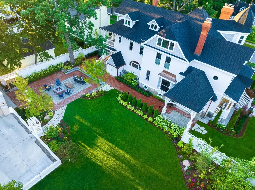 229 Wellington Street Traverse City City MI 49686