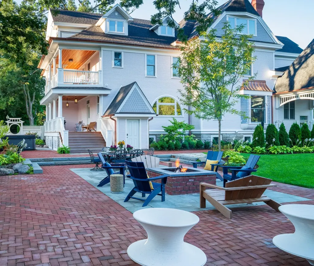 229 Wellington Street Traverse City City MI 49686