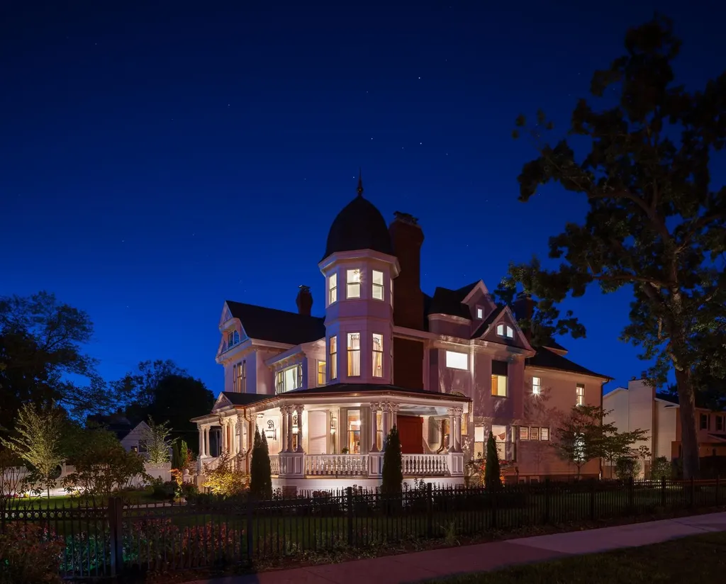 229 Wellington Street Traverse City City MI 49686