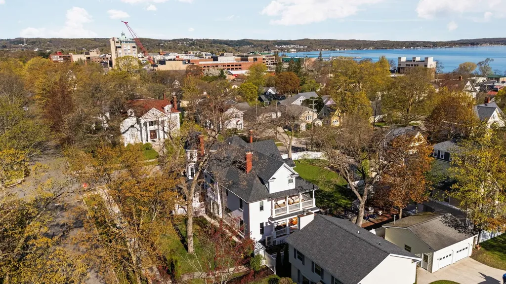229 Wellington Street Traverse City City MI 49686