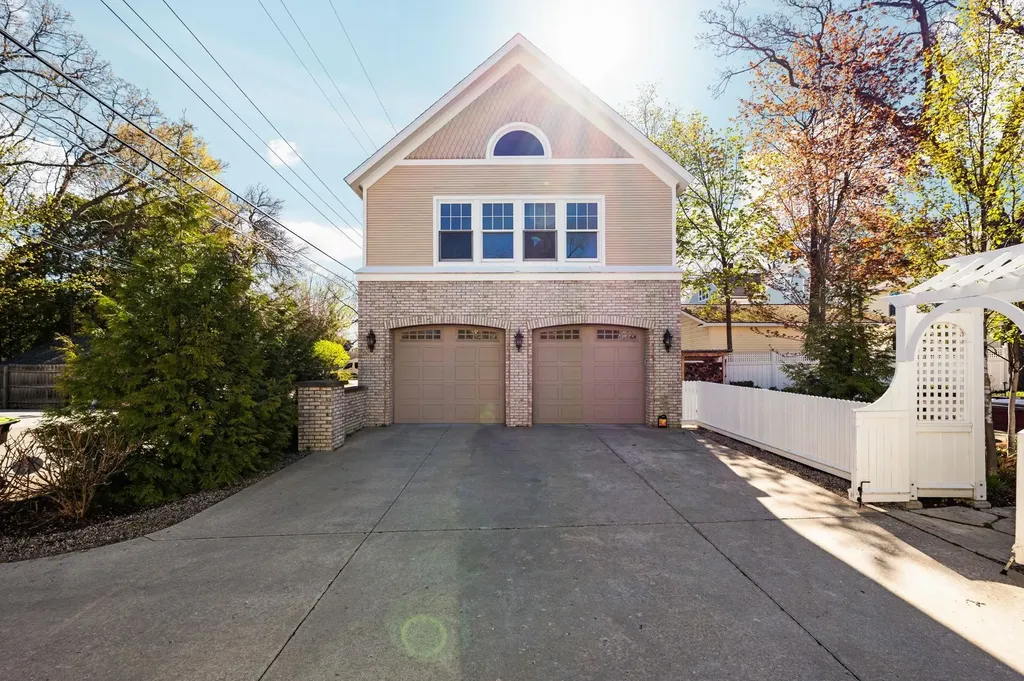 229 Wellington Street Traverse City City MI 49686