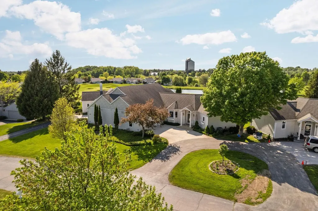 6130 Singletree Lane Acme Township MI 49690