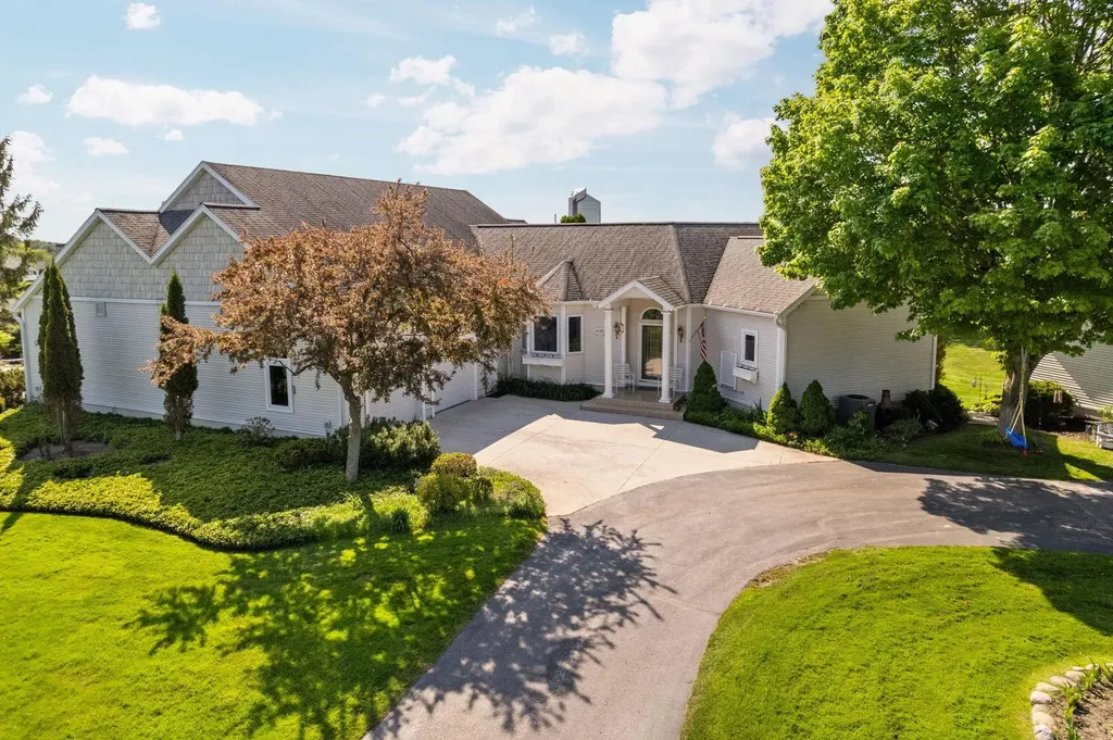 6130 Singletree Lane Acme Township MI 49690