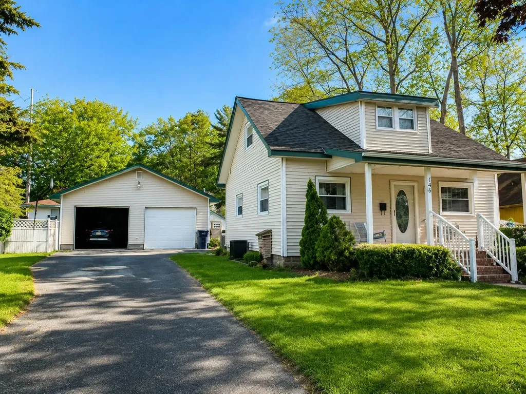 146 E Sixteenth Street Traverse City City MI 49684