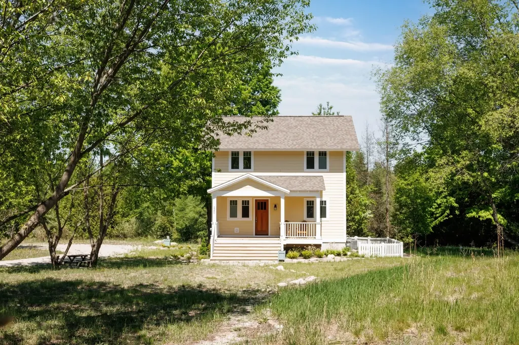 220 W Harbor Highway Cleveland Township MI 49664