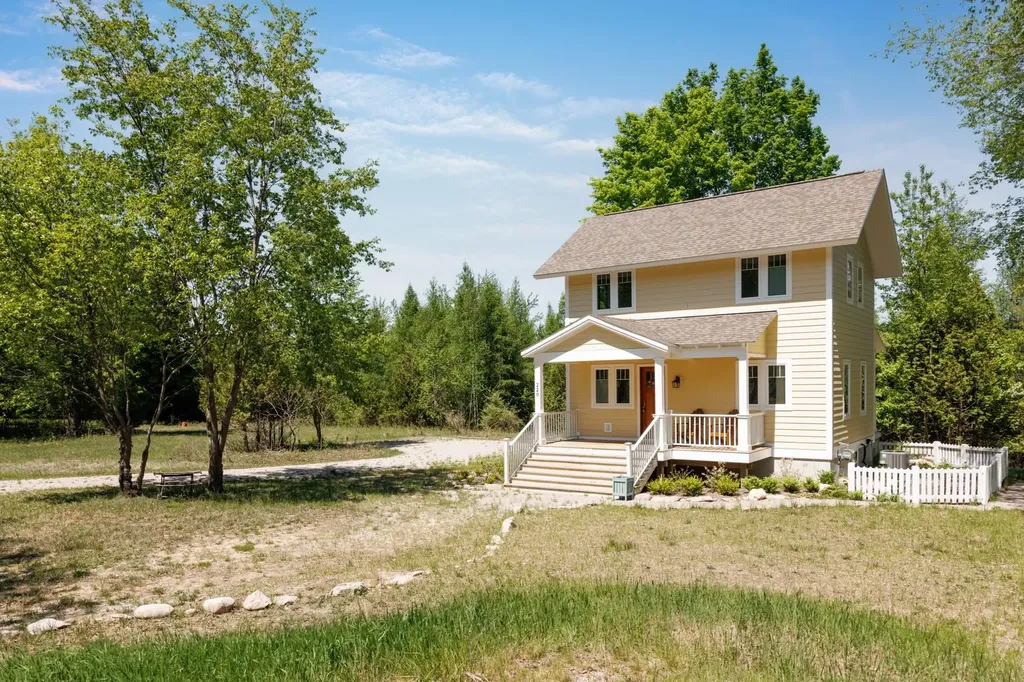 220 W Harbor Highway Cleveland Township MI 49664