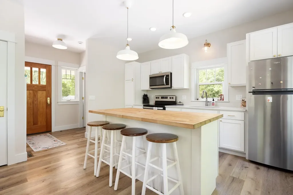 220 W Harbor Highway Cleveland Township MI 49664