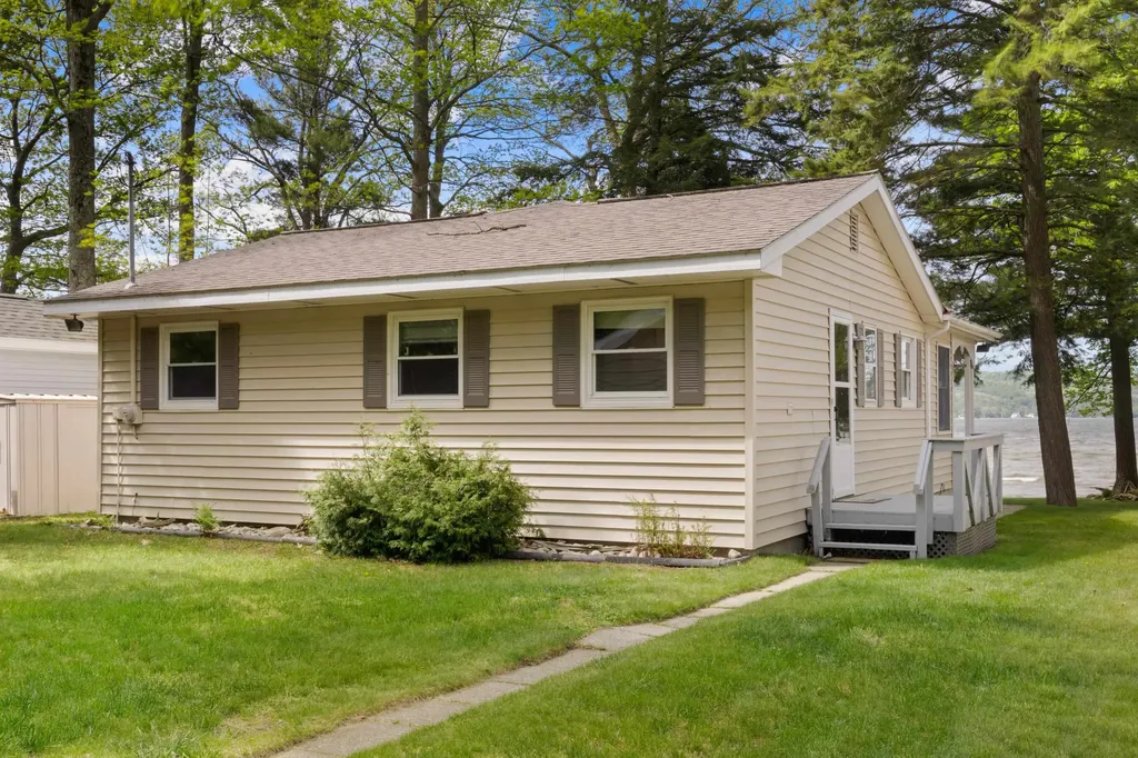 8735 Deadstream Road Benzonia Township MI 49640