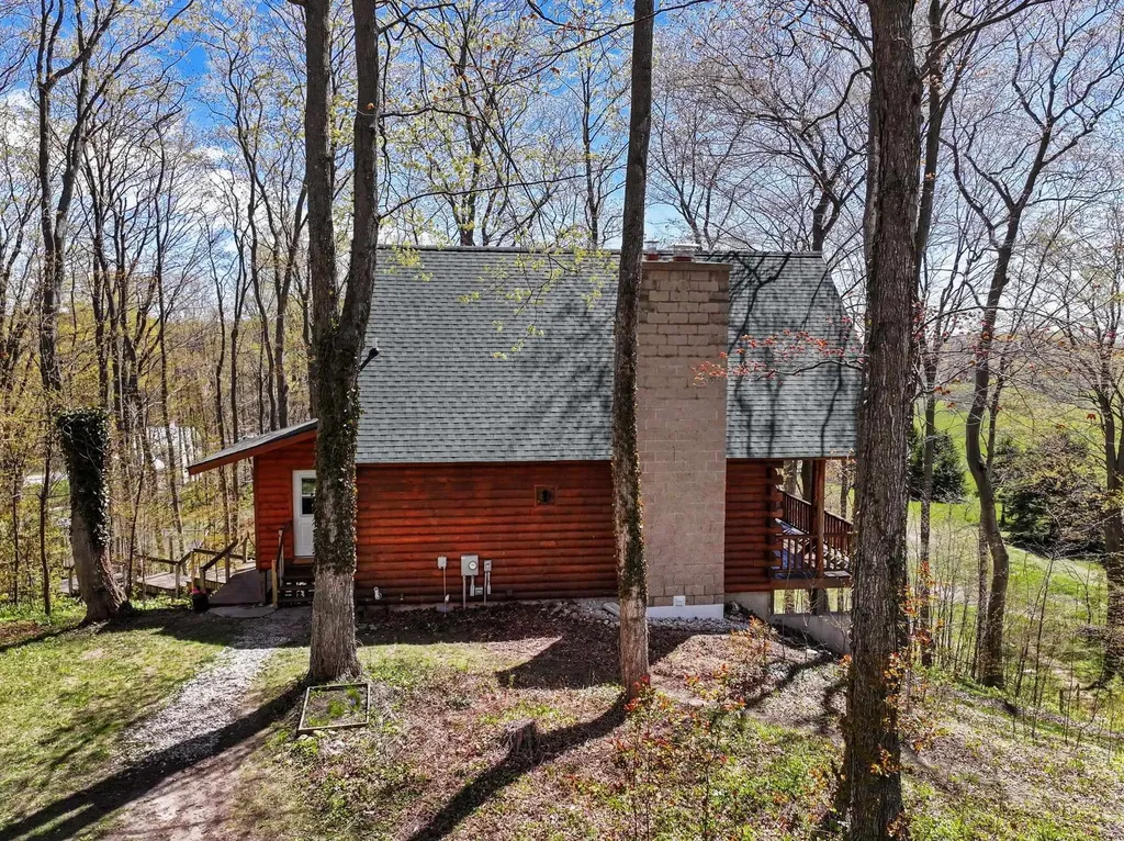 9779 E Johnson Road Leelanau Township MI 49670