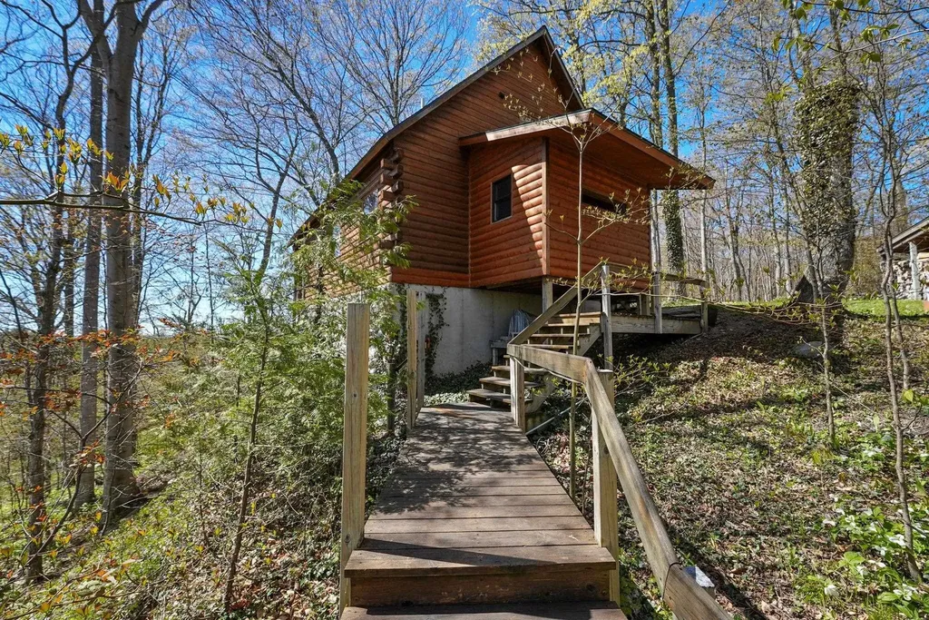 9779 E Johnson Road Leelanau Township MI 49670