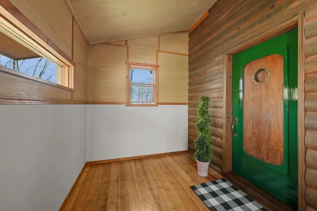 9779 E Johnson Road Leelanau Township MI 49670