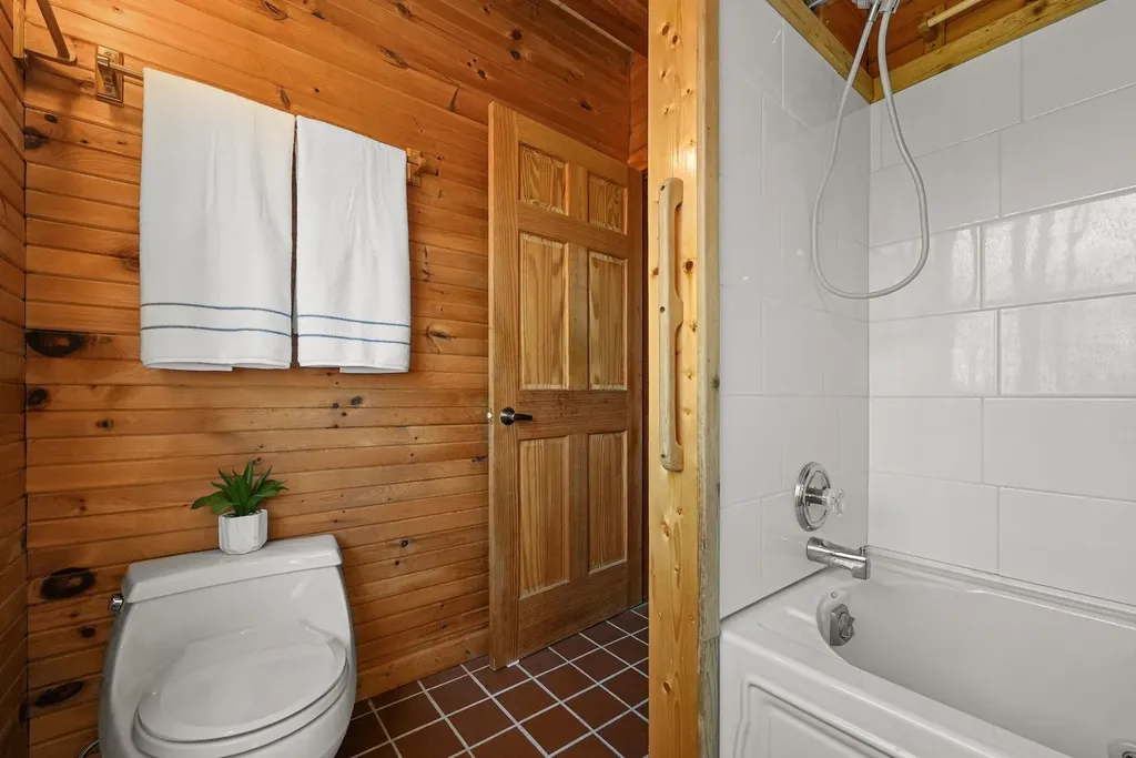 9779 E Johnson Road Leelanau Township MI 49670