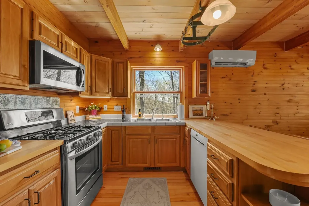 9779 E Johnson Road Leelanau Township MI 49670