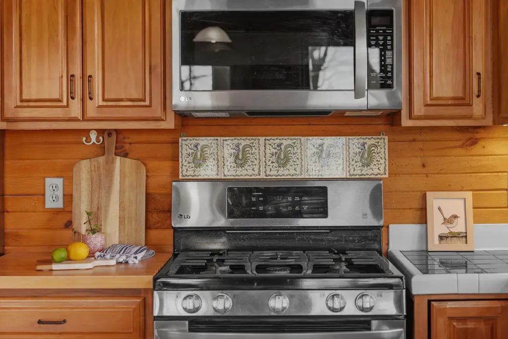 9779 E Johnson Road Leelanau Township MI 49670