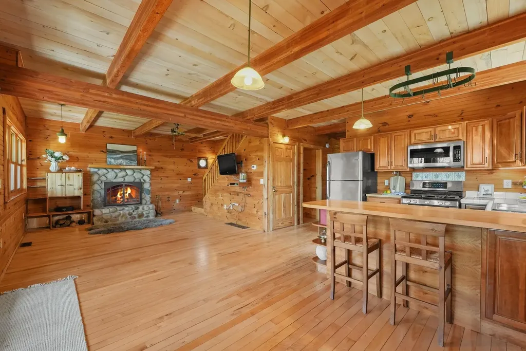 9779 E Johnson Road Leelanau Township MI 49670