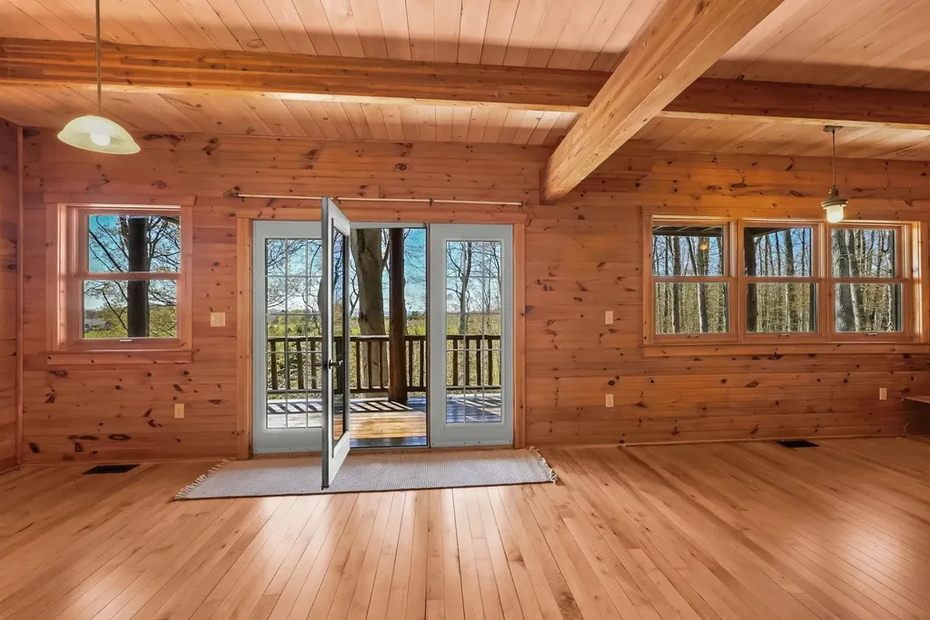 9779 E Johnson Road Leelanau Township MI 49670