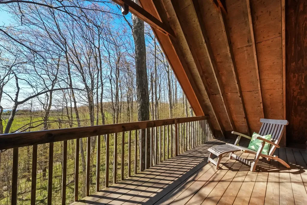 9779 E Johnson Road Leelanau Township MI 49670
