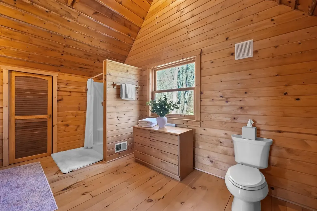 9779 E Johnson Road Leelanau Township MI 49670