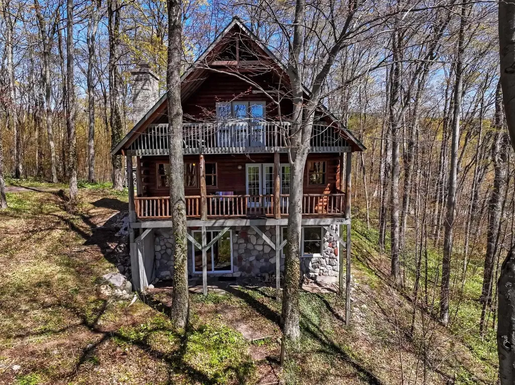 9779 E Johnson Road Leelanau Township MI 49670
