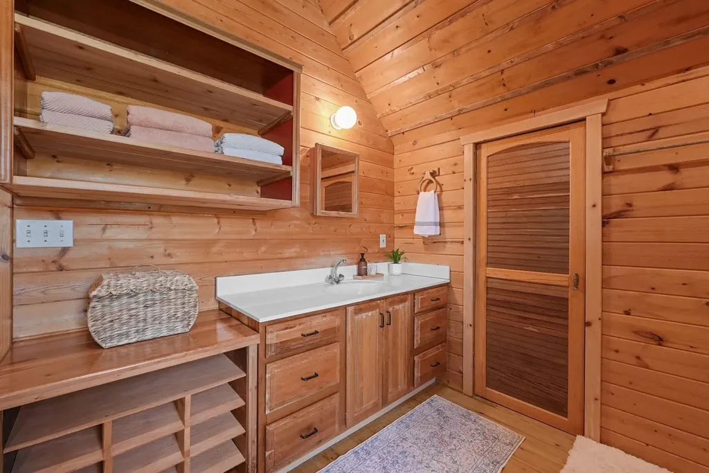 9779 E Johnson Road Leelanau Township MI 49670