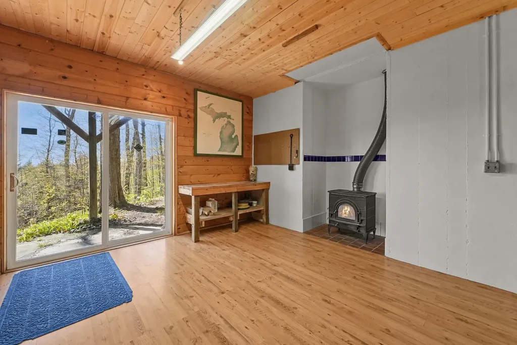 9779 E Johnson Road Leelanau Township MI 49670