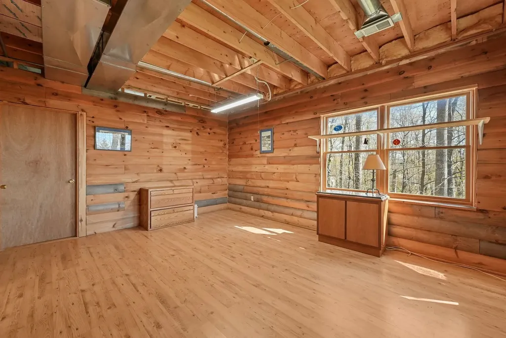 9779 E Johnson Road Leelanau Township MI 49670