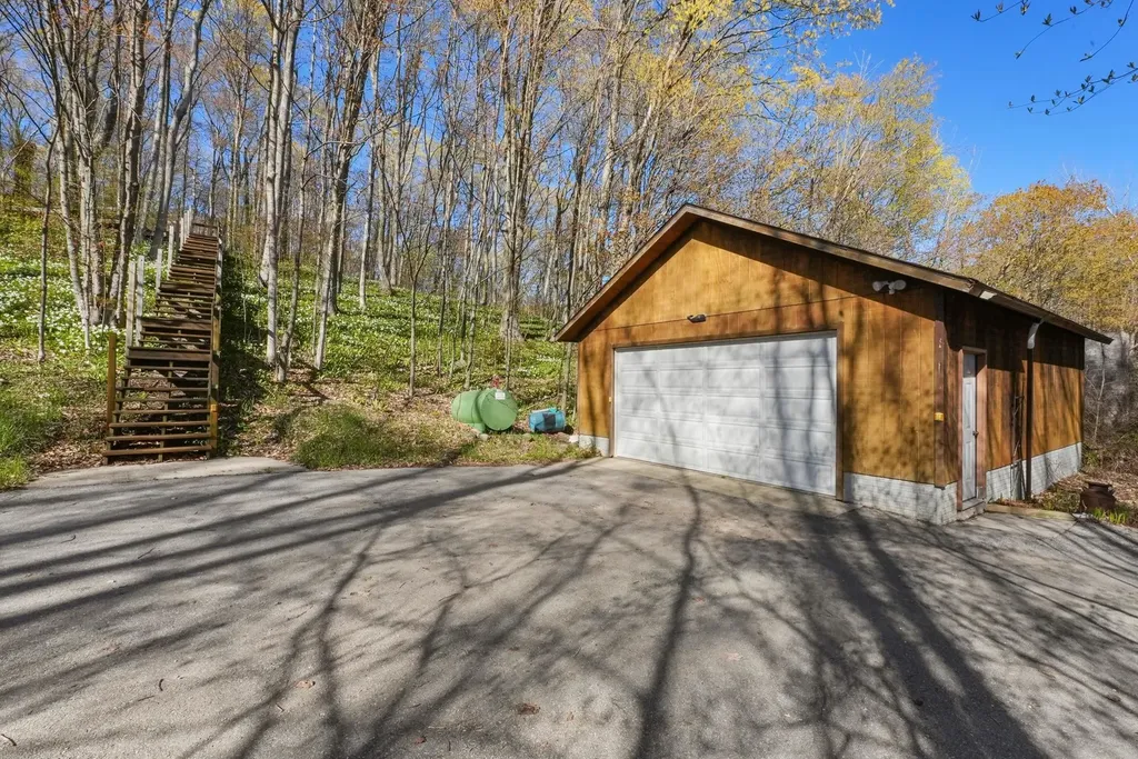 9779 E Johnson Road Leelanau Township MI 49670