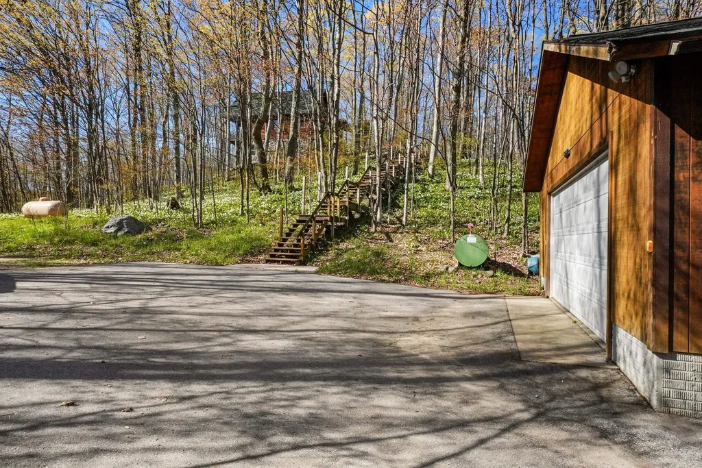 9779 E Johnson Road Leelanau Township MI 49670
