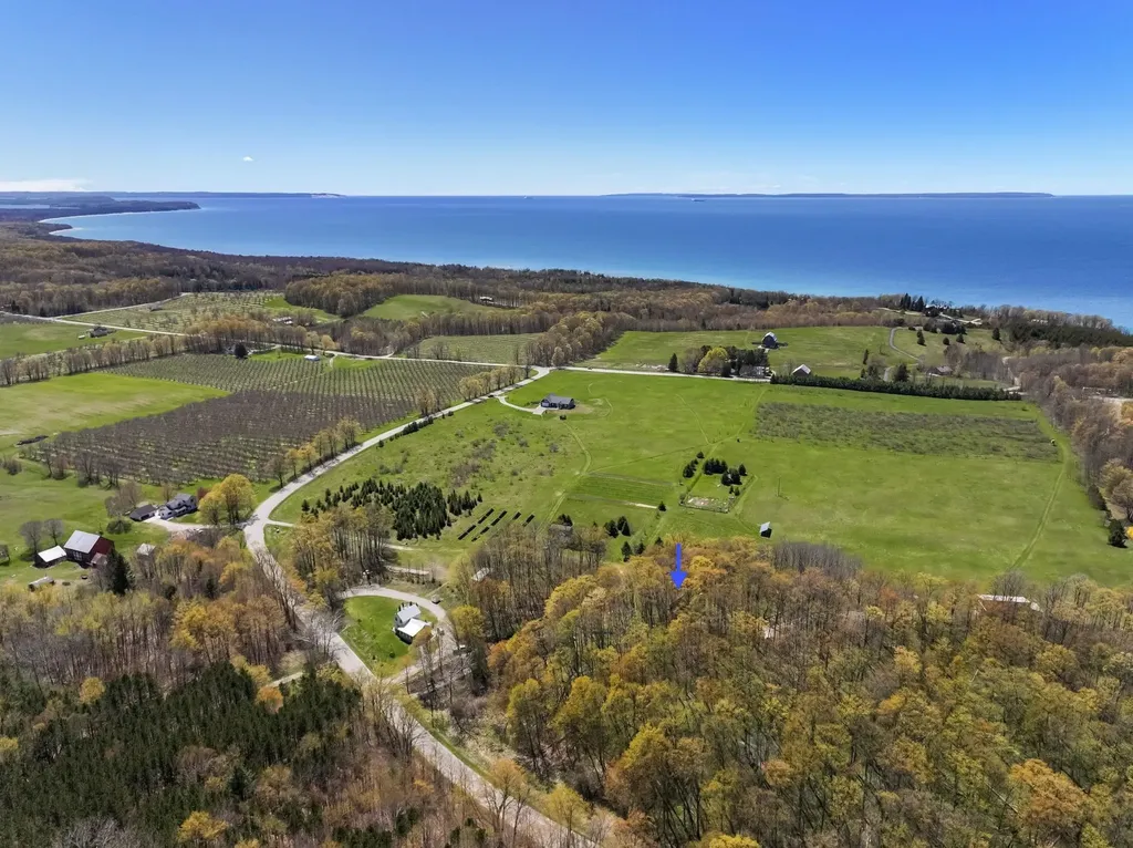 9779 E Johnson Road Leelanau Township MI 49670