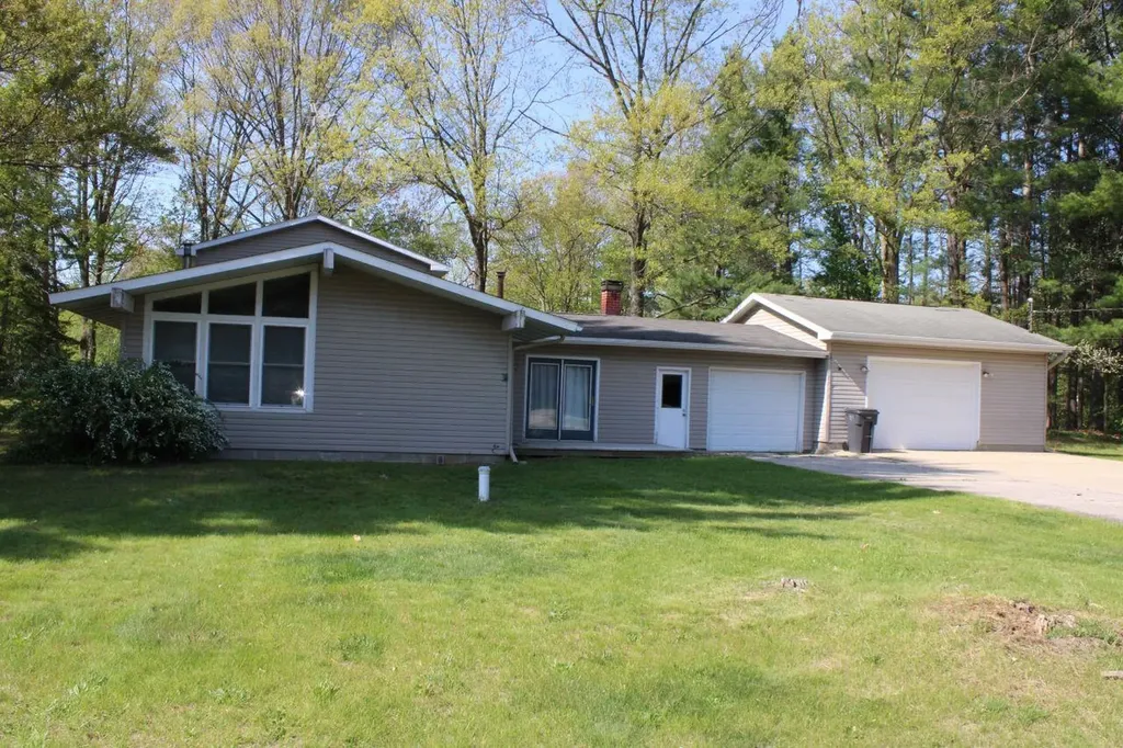 817 E Dresden Street Kalkaska Township MI 49646