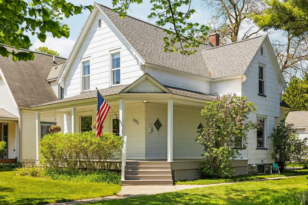 1026 W Front Street Traverse City City MI 49684