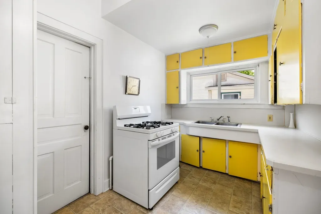 1026 W Front Street Traverse City City MI 49684