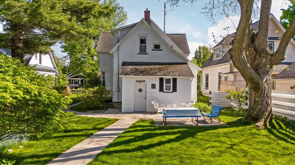 1026 W Front Street Traverse City City MI 49684