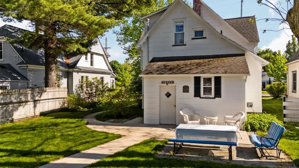 1026 W Front Street Traverse City City MI 49684