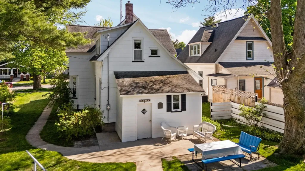 1026 W Front Street Traverse City City MI 49684