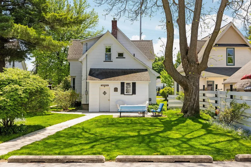 1026 W Front Street Traverse City City MI 49684