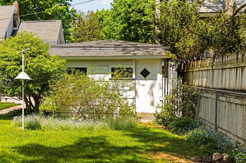 1026 W Front Street Traverse City City MI 49684